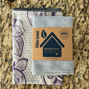 Norwex window and envirocloth